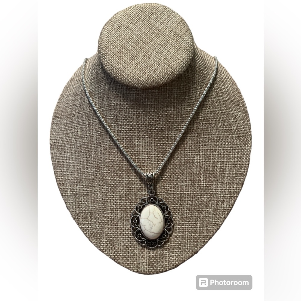 Antique Oval Semiprecious Stone Necklace-Crackled Ivory